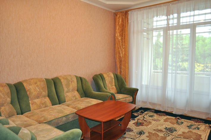 Фотография номера «Люкс 2-местный 2-комнатный» Санаторий "Военный Ялта Министерства Обороны Российской Федерации"